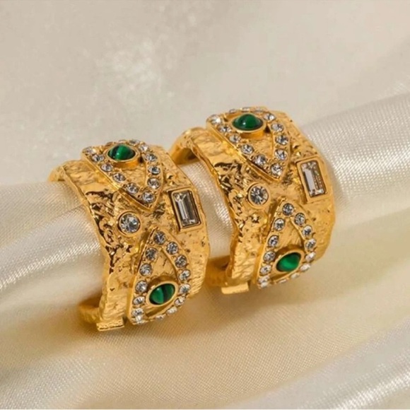 Gorgeous Hammered Protector Eyes Studded C Shaped Hoop Stud Earrings - Picture 1 of 2